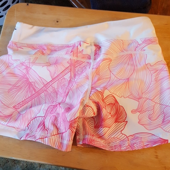 Strong Lift Wear Booty Shorts - Picture 2 of 3